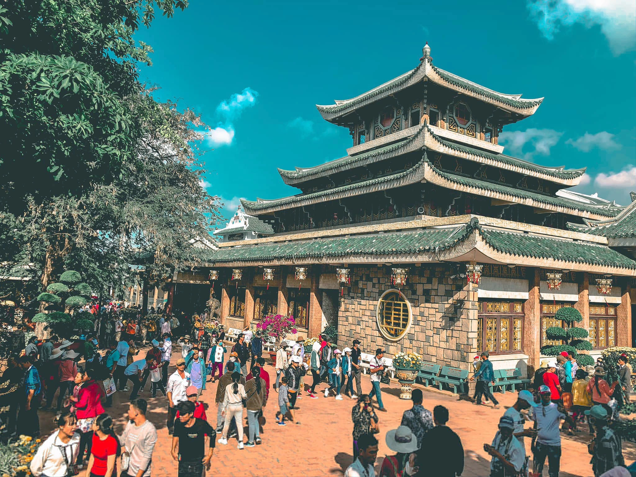 Thu&ecirc; Xe 7 Chỗ Đi Ch&ugrave;a B&agrave; Ch&acirc;u Đốc