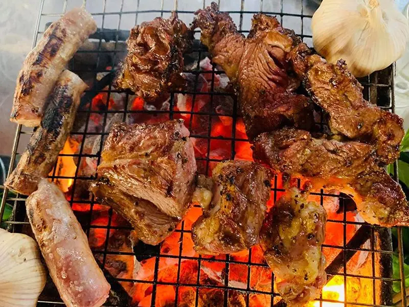 Thu&ecirc; xe Bến C&aacute;t đi N&uacute;i B&agrave; Đen