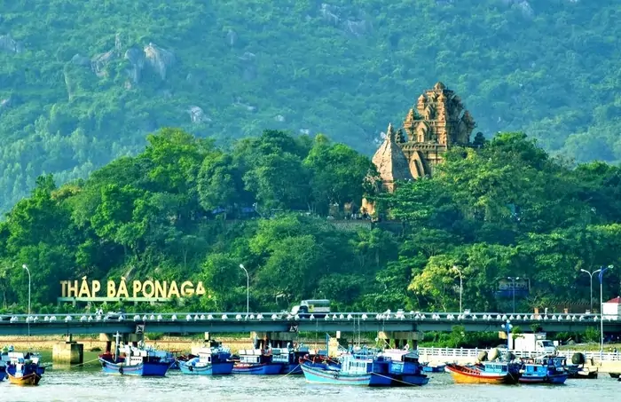Thuê xe đi Nha Trang